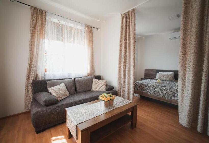 استودیوی استاندارد, Pension štěpán