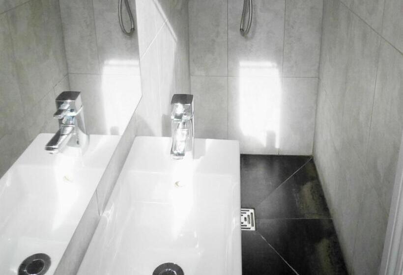 إستوديو قياسى, Kew Studios And Rooms
