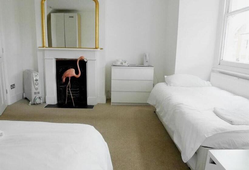 غرفة قياسية رباعية, Kew Studios And Rooms