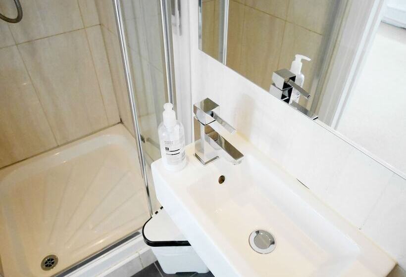 غرفة قياسية, Kew Studios And Rooms