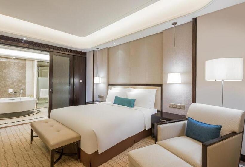 Номер Deluxe Кровать Кинг, Crowne Plaza Guangzhou Zengcheng, An Ihg Hotel  Canton Fair Free Shuttle Bus