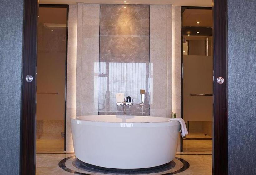 Номер Deluxe Кровать Кинг, Crowne Plaza Guangzhou Zengcheng, An Ihg Hotel  Canton Fair Free Shuttle Bus