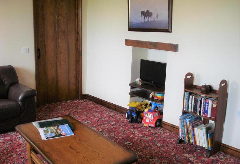 오두막, Double Gate B&b