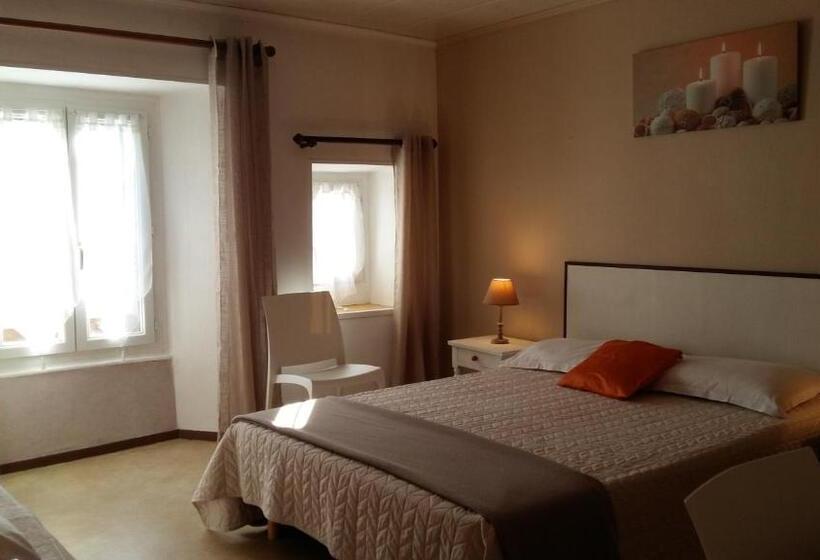 Номер Стандарт Трехместный, Hôtel La Gravenne