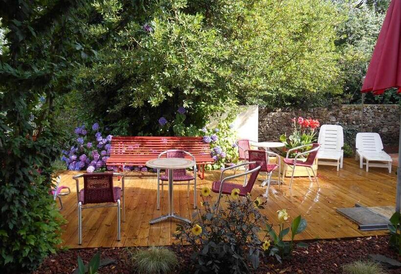 Семейный Номер Вид на Сад, Hôtel La Gravenne