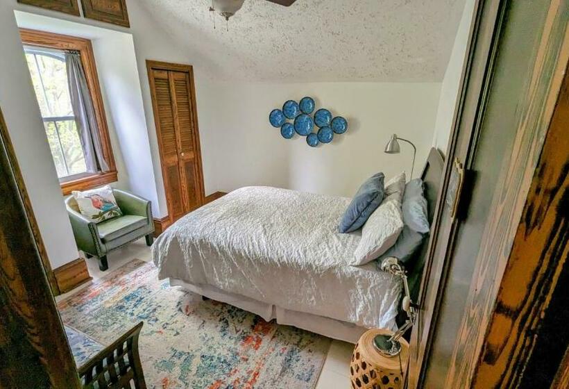 标准间, Master Bedroom In A 150 Year Old Victorian House