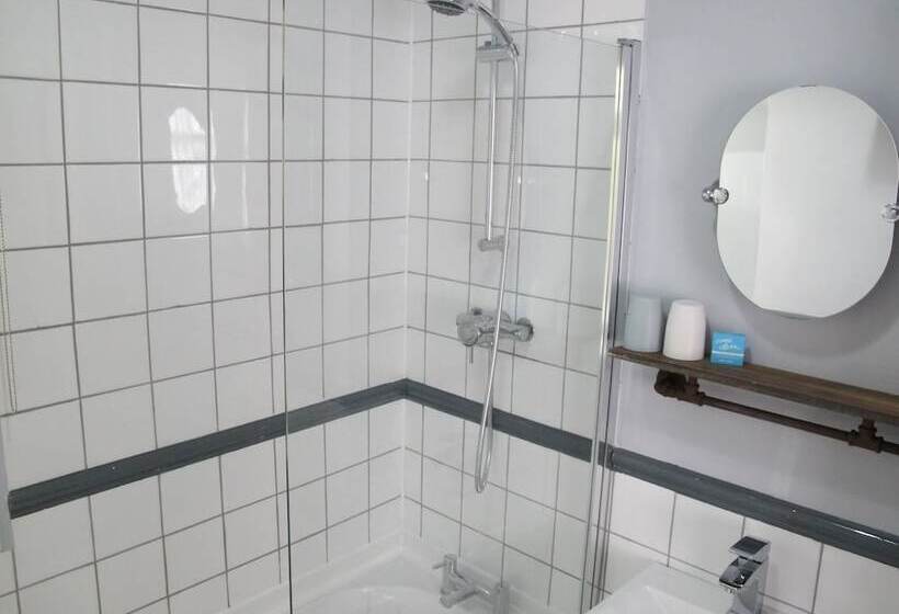 Номер Стандарт, Stone S Throw Guesthouse