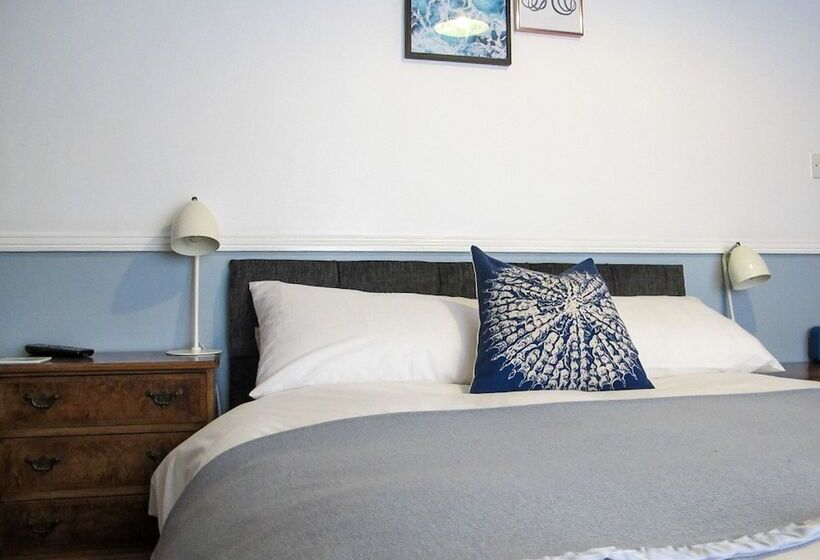 Номер Стандарт, Stone S Throw Guesthouse