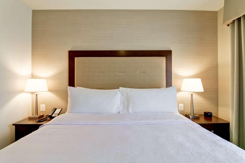 Люкс Кровать Кинг, Homewood Suites By Hilton Woodbridge