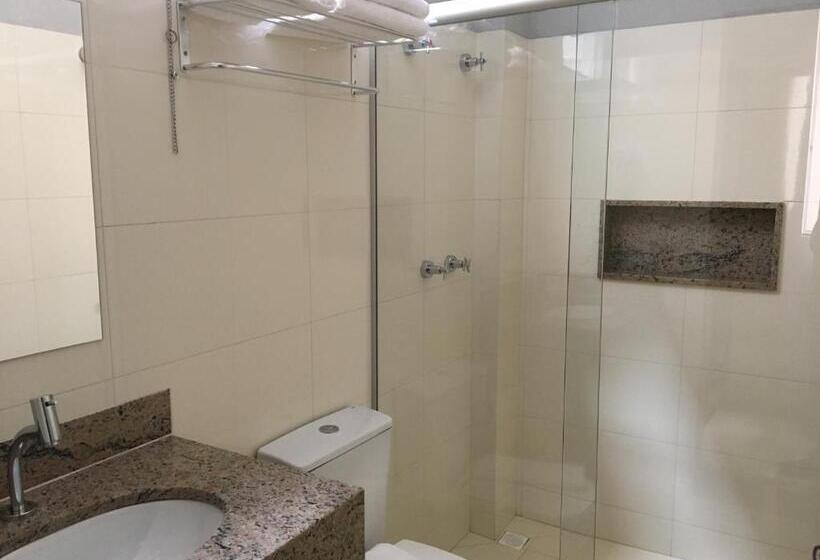 Quarto Triplo Estandar, Mac