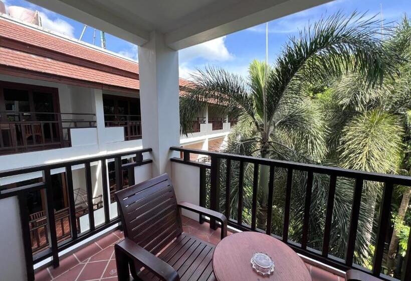 Трехместный Номер Стандарт Вид на Бассейн, Phuket Meet Holiday Hotel Rawai 普吉岛相遇花园度假酒店 拉威店