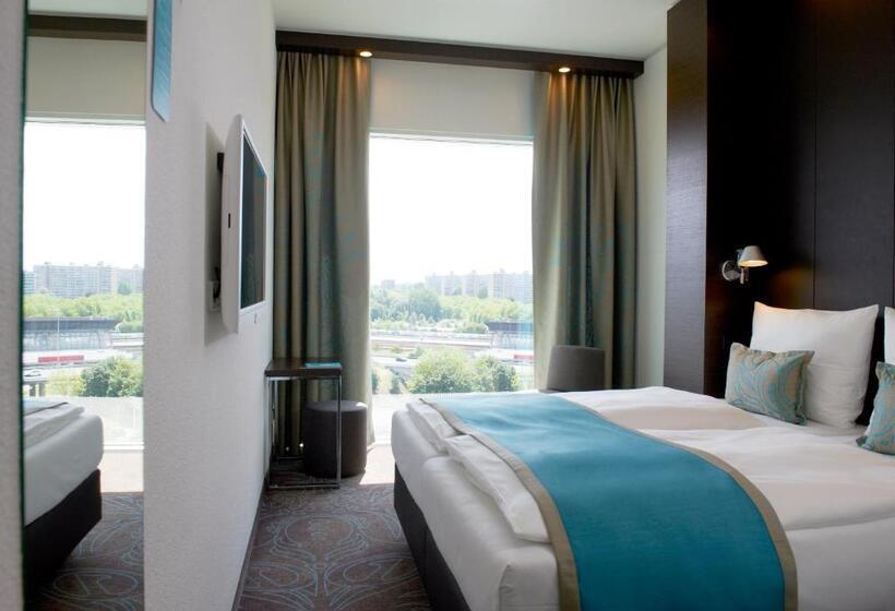 Standard Single Room, Motel One Amsterdam