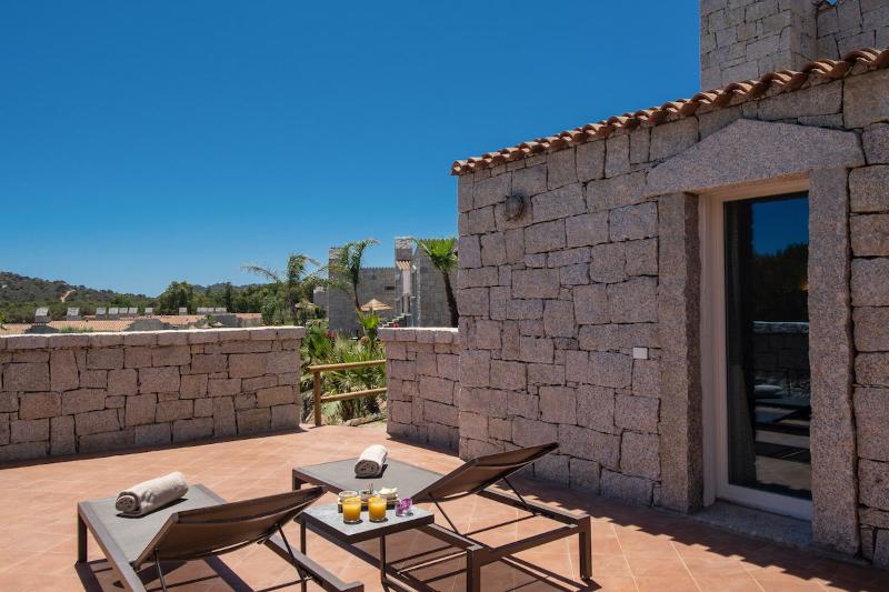 Люкс Кровать Кинг, Cala Sinzias Resort