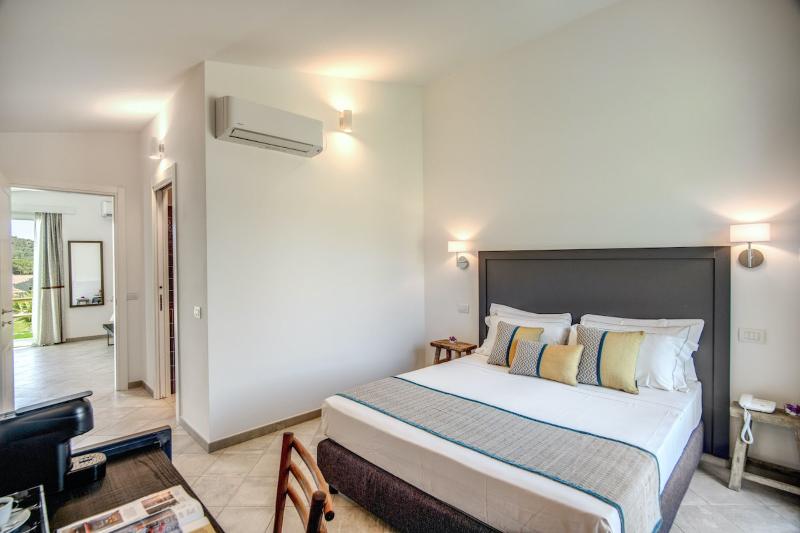 Люкс Кровать Кинг, Cala Sinzias Resort