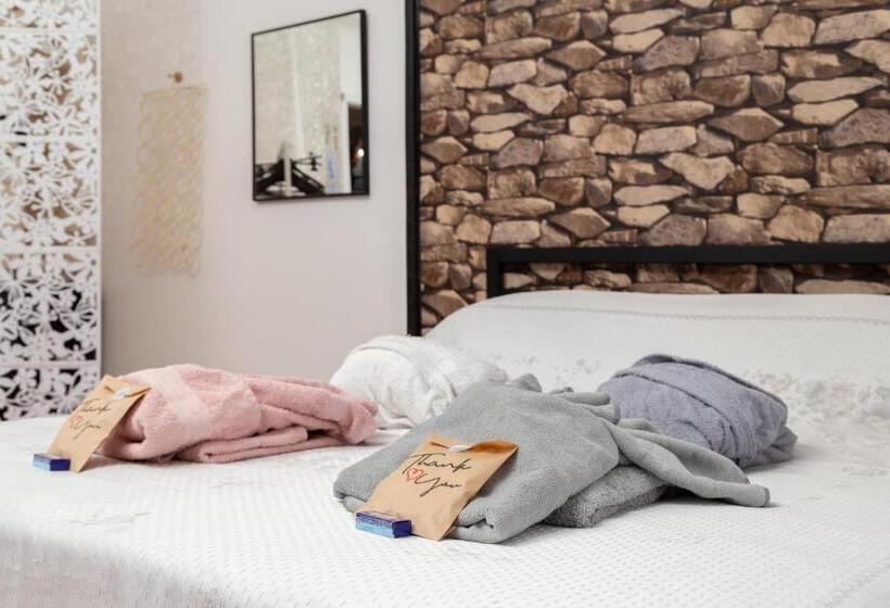 اتاق لوکس با بالکن, Hostel Art