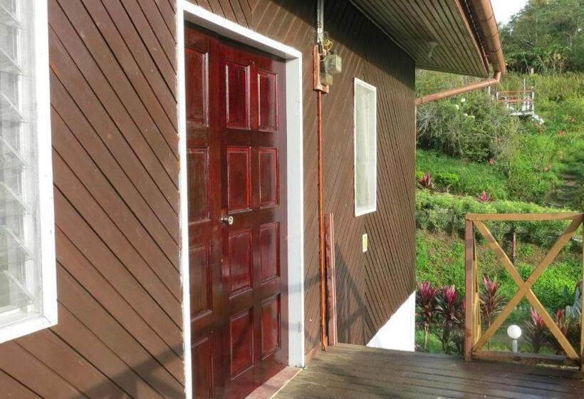 Апартаменты 3 Спальни, Mile 36 Lodge