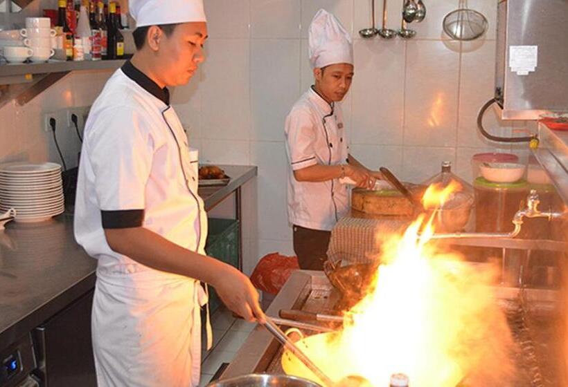 Номер Deluxe, World Hotel Jakarta   Bandengan