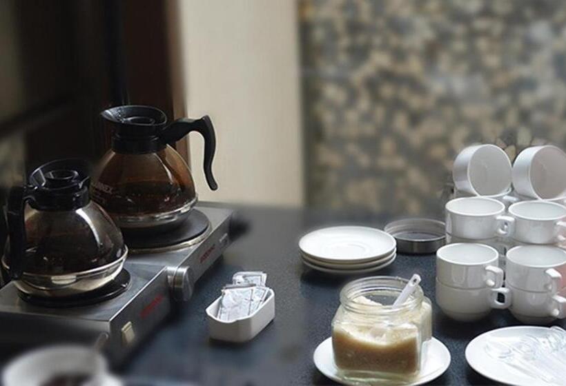 Номер Deluxe, World Hotel Jakarta   Bandengan