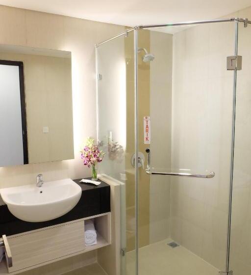 Номер Deluxe, World Hotel Jakarta   Bandengan