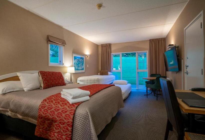 스탠다드 스튜디오, Wallaceville Motor Lodge