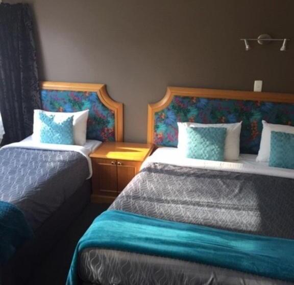 Студия Стандарт, Pembrooke Motor Lodge