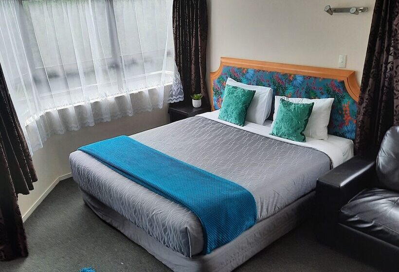 Семейные Апартаменты, Pembrooke Motor Lodge
