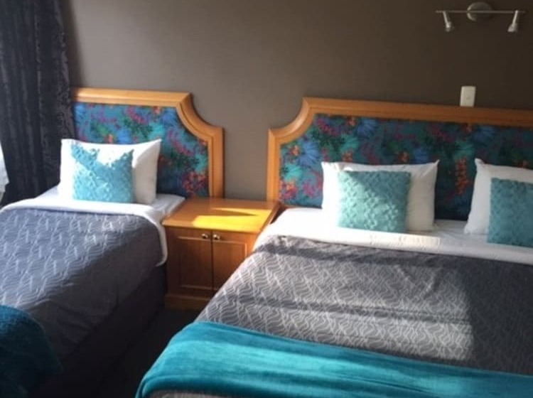 Студия Стандарт, Pembrooke Motor Lodge