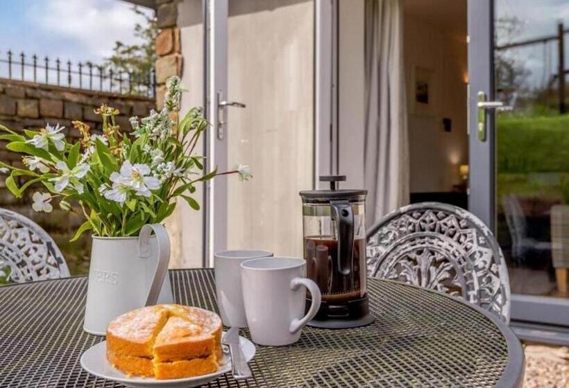 Дом 2 Спальни, Rossendale Holiday Cottages & Spa