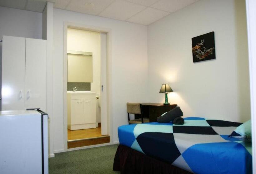 Номер Стандарт, Backpackers Central Hamilton