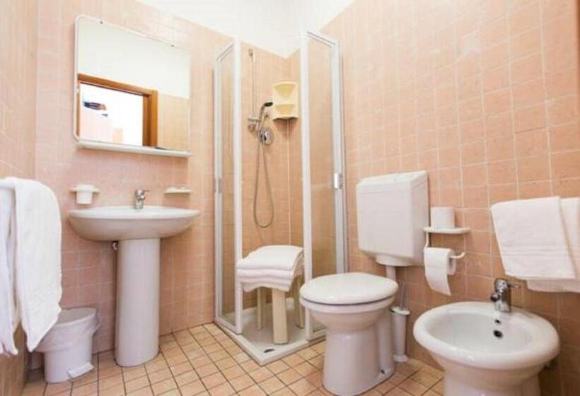 اتاق استاندارد سه نفره, Albergo Cenni
