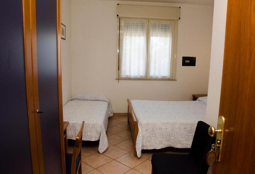 اتاق استاندارد سه نفره, Albergo Cenni