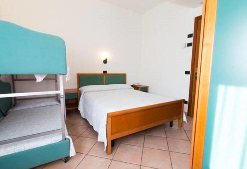 اتاق استاندارد چهار تخته, Albergo Cenni