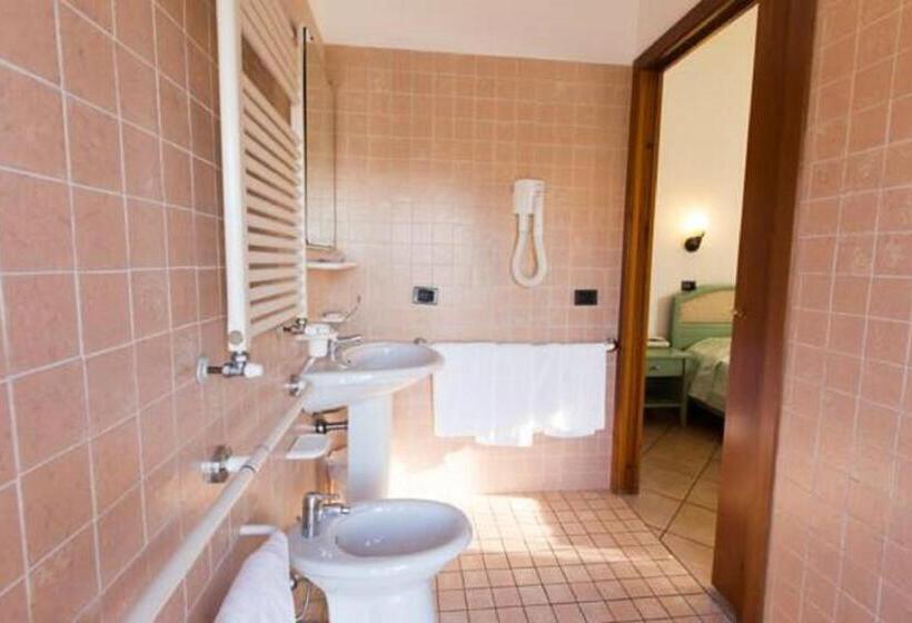 اتاق استاندارد یک نفره, Albergo Cenni