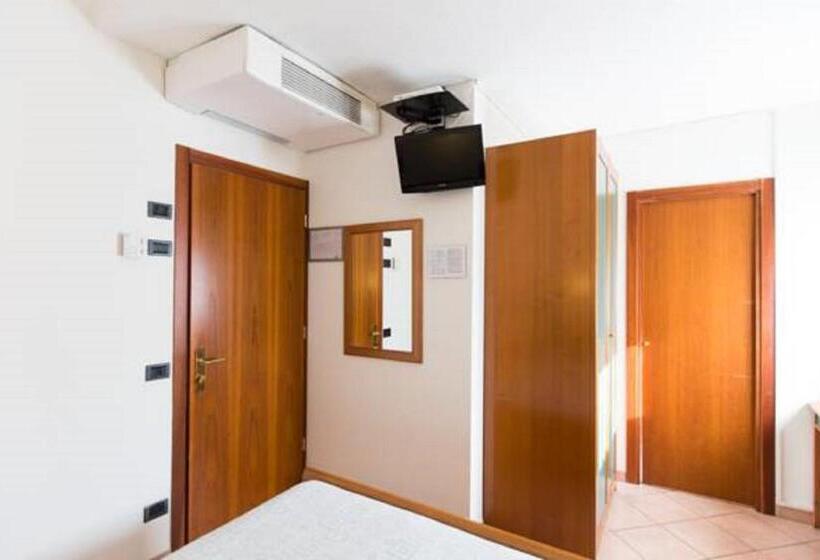 اتاق استاندارد یک نفره, Albergo Cenni