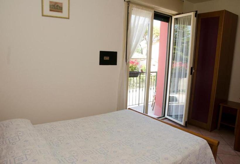 اتاق استاندارد یک نفره, Albergo Cenni