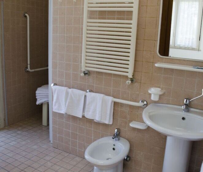 اتاق استاندارد سه نفره, Albergo Cenni