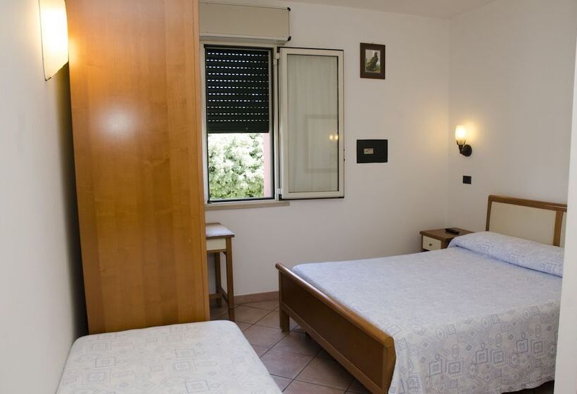 اتاق استاندارد سه نفره, Albergo Cenni