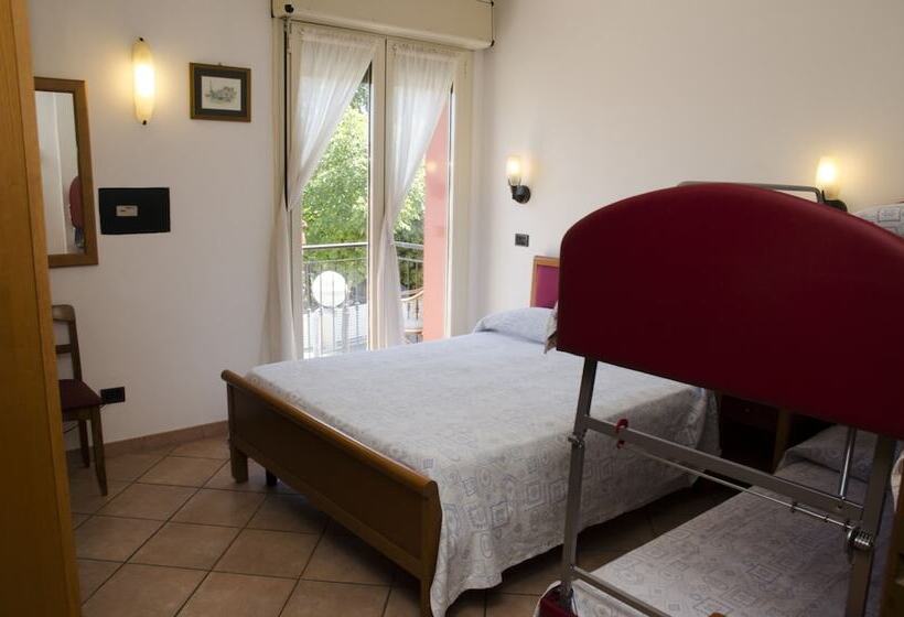 اتاق استاندارد چهار تخته, Albergo Cenni