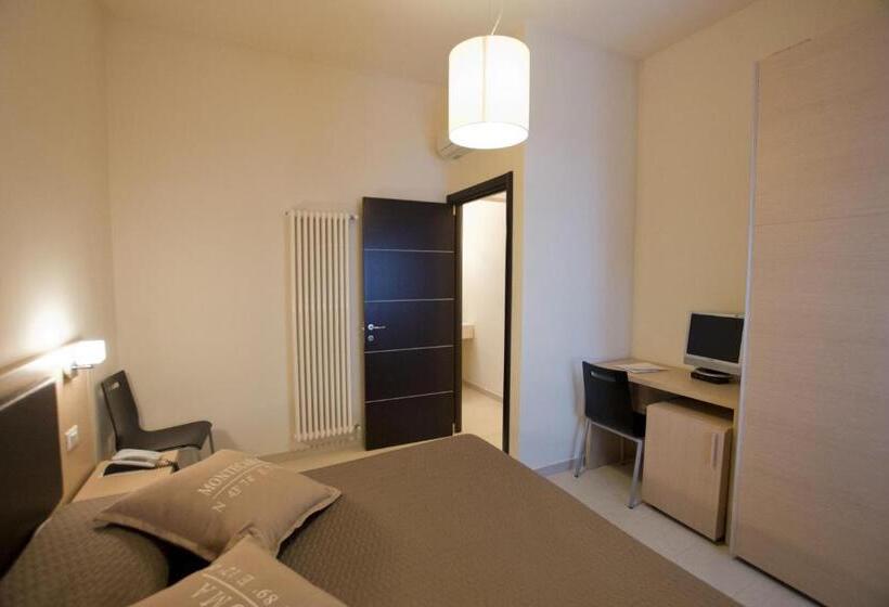 Полулюкс Классика, Rouge Hotel International