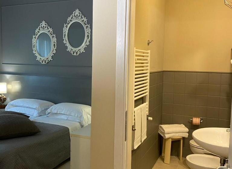 Номер Стандарт, Rouge Hotel International