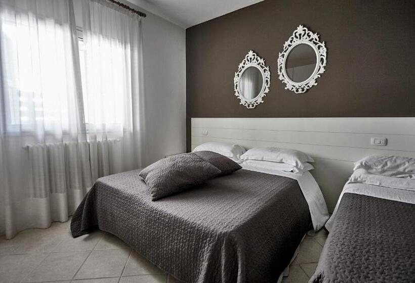 Номер Стандарт, Rouge Hotel International