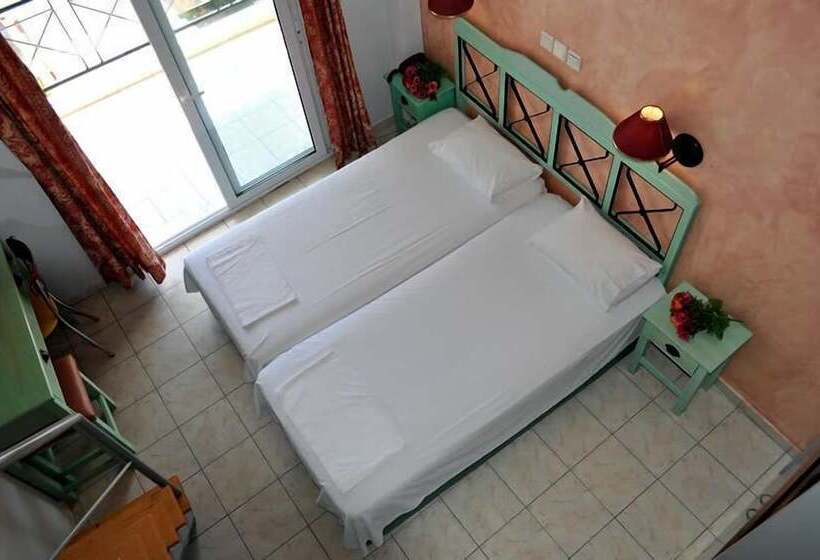 标准三人间, Limenaria Beach
