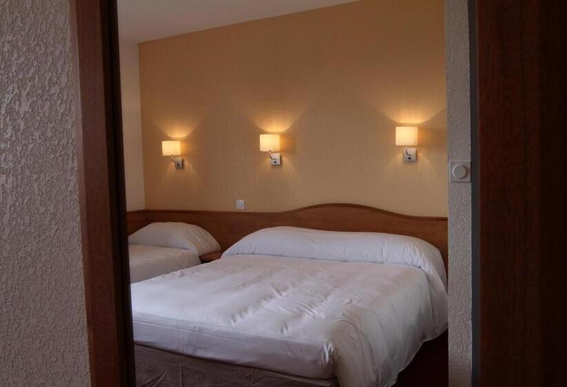Номер Стандарт Трехместный, Brit Hotel Confort Villeneuve Sur Lot