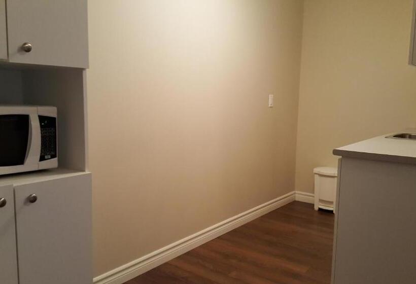 Люкс, Duvernay Studios And Suites