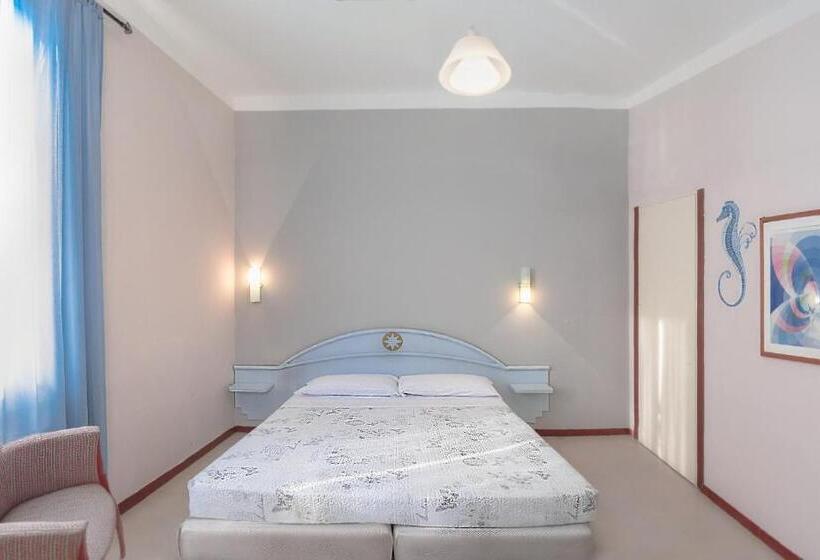 Quarto Estandar Individual, Casa Pozzi