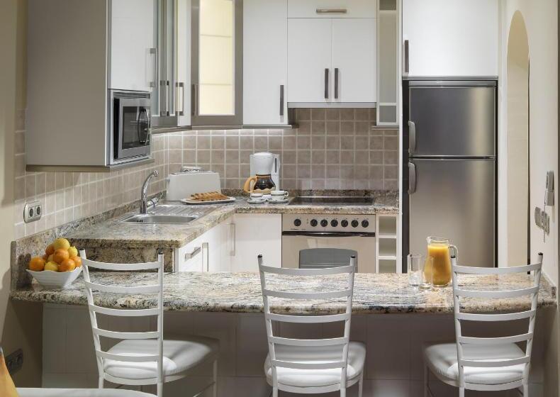 带1个卧室的带阳台的公寓, Regency Torviscas Apartments And Suites