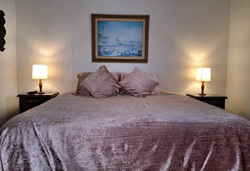 سوییت سوپریور, Casa Lola Hotel Boutique