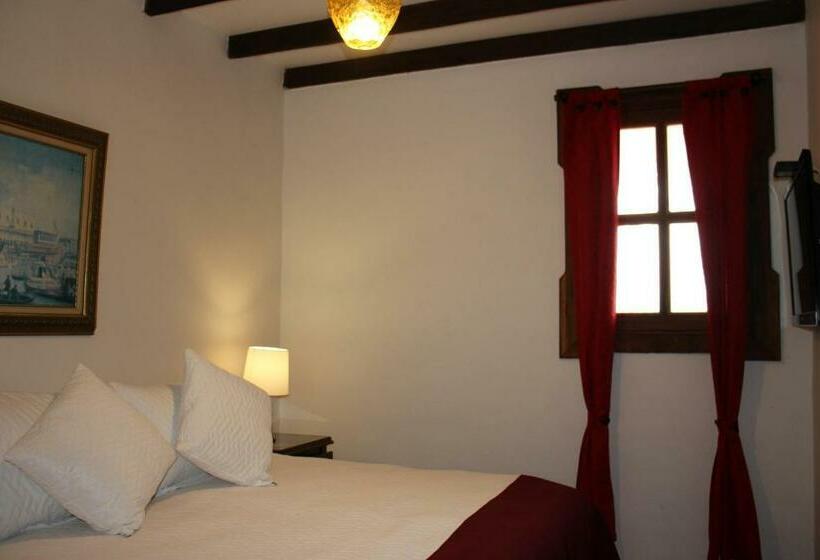سوییت سوپریور, Casa Lola Hotel Boutique