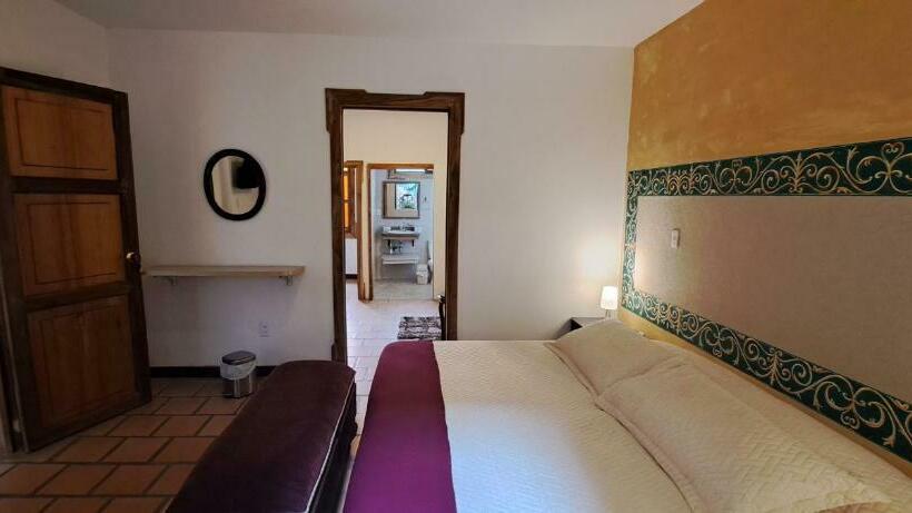 سوییت جونیور, Casa Lola Hotel Boutique