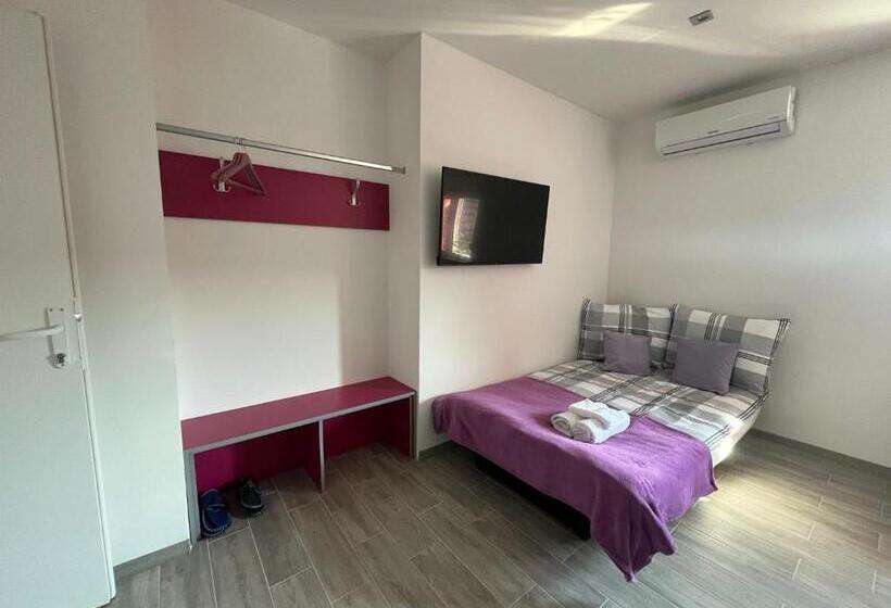 اتاق استاندارد, Rooms Jelak
